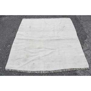 พรมตุรกี 4.7x4.6 ฟุต (143x140 ซม.) ลายดอกไม้สีขาวสไตล์วินเทจ - Product Image 1