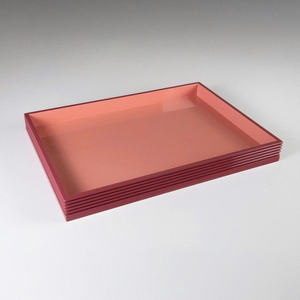 Matrimonio perfecto de diseño y funcionalidad Accesorio atemporal Decoración para el hogar Bandeja de servicio de laca rectangular - Product Image 4