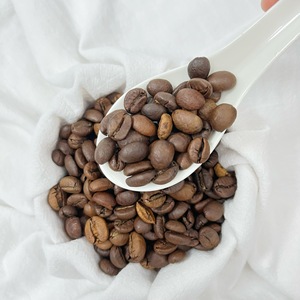 Granos de Café Robusta Tostados Personalizados, Mezcla de Café Robusta Vietnamita, Granos de Café Limpios de Alta Calidad, Empaque Personalizado OEM/ODM - Product Image 1