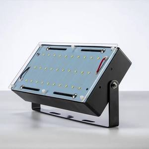 Projecteur d'extérieur 40W LED étanche IP68, lampe de travail lumineuse 3000K, blanc chaud, lumière de sécurité pour la maison et la cour - Product Image 2