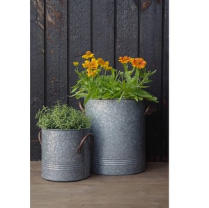 Juego de 3 Macetas de Metal Galvanizado con Detalles en Latón Dorado y Asas, Estilo Vintage Acanalado, para Interiores/Exteriores, Jardín, Flores - Product Image 3