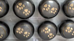 Urna Funeraria para Mascotas con Grabado de Huella Dorada |   Urnas Funerarias de Metal para Mascotas al por Mayor - Product Image 4