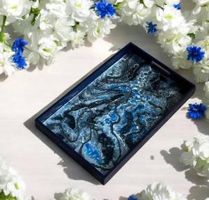 Bandeja de madera y resina epoxi de alta calidad hecha a mano con bandeja de servicio decorativa de diseño azul con asas - Product Image 1