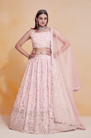 Ensemble de lehenga traditionnel en georgette avec broderie riche en sequins zari, blouse non cousue et élégant dupatta en tulle doux