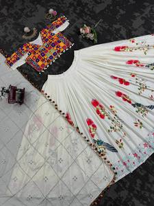 Lancement de la nouvelle collection Heavy Boutique Lehenga Choli - Product Image 5