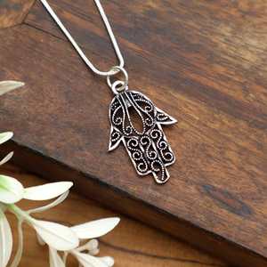 Colgante minimalista de latón con diseño de mandala de mano Hamsa, joyería Bohemia para personas especiales - Product Image 4