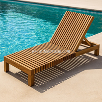 Chaise longue moderne d'extérieur réglable en teck avec design à lattes pour mobilier de patio de piscine, hôtel et villa