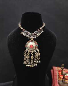 Conjunto de collar con colgante de cadena con cuentas elegante tradicional para mujeres y niñas para bodas y fiestas - Product Image 5