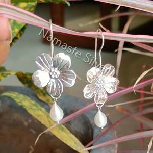 Pendientes Colgantes de Plata con Perlas de Agua Dulce Hechas a Mano, Material de Oro de 18K, Joyería Elegante con Perlas - Product Image 1