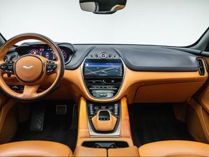 HIGHRUN 2022 DBX AWD SUV Noir JET, Moteur V8 4L 542 ch, 4 Portes, 1 Porte Avant, 41 pouces - Product Image 3