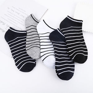 Chaussettes basses décontractées pour hommes, respirantes, absorbant la transpiration, antibactériennes, noires et blanches, pour le yoga et le football - Product Image 4