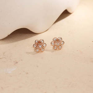 Pendientes de Diamantes con Diseño Floral - Product Image 6
