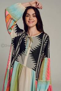 แฟชั่นผู้หญิงฤดูร้อนชุดเดรสสั้นทรงเอคอวีแขนบอลลูนพร้อมข้อมือยืดหยุ่นชุดเดรสรายละเอียดคุณภาพดีที่สุด - Product Image 4