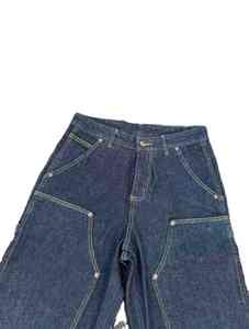 Jeans en denim ample surdimensionné, taille mi-haute, coupe régulière, texture en denim doux, construction durable, écologique, imperméable pour la ville - Product Image 3