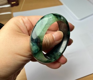 Brazaletes artesanales de resina de estilo Hada, accesorios estampados artificiales únicos para agregar estilo a tu atuendo - Product Image 2