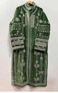 Manteau long en velours vert brodé artisanal de luxe personnalisé, design floral bohème traditionnel ouzbek Suzani, hiver, femme - Product Image 4