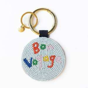 Llavero Bordado a Mano de Alta Calidad con Diseño Único, Llaveros con Cuentas de Semillas, Patrón Floral con Aceptación - Product Image 1