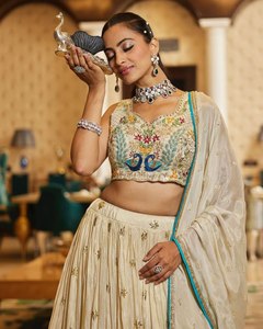 Fiestas Look Lehenga Choli Con Bordado Secuencia Trabajo - Product Image 1