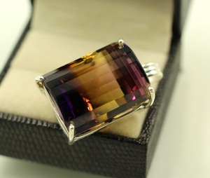 จี้ห้อยคอผู้หญิงแบบมินิมอลประดับพลอยอะเมทรินทรงเหลี่ยมชุบโรเดียมบนเงินแท้ 925 - Product Image 3