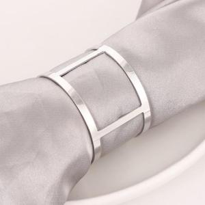 Sofisticados anillos de servilleta de acero inoxidable con artesanía artística y bordes lisos para crear un ambiente de mesa lujoso - Product Image 5