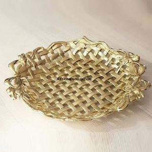 Bandeja de Servicio de Metal Color Dorado de la Mejor Calidad con un Impresionante Diseño en Forma de Flor y Asa Lateral para Decoración del Hogar y Uso en Eventos - Product Image 6