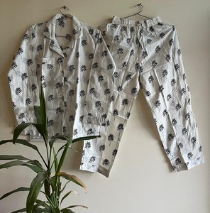 Femmes belle noir imprimé fleuri coton pyjama ensemble col en V nuit costume doux respirant vêtements de nuit confortable Sexy Style décontracté - Product Image 1