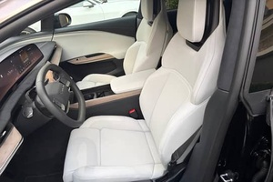 VOITURE ÉLECTRIQUE EXTREMEMENT PROPRE 2026 LUCID GRAVITY GRAND TOURING 828 CHEVAUX D'ALIMENTATION MOTEUR DOUBLE AWD PRÊTE À LA LIVRAISON - Product Image 5