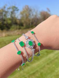 Floral Halo Emerald Bracelet Vibrant Vert Néon Glow Design De Luxe Argent Réglage Mai Pierre De Naissance Bijoux Cadeau Pour Elle - Product Image 2