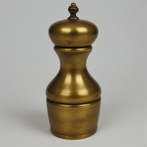 Molinillo de sal y pimienta de latón Premium con acabado antiguo Trabajo artesanal que ofrece acento decorativo para mesas de comedor - Product Image 3