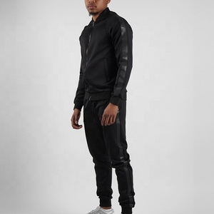 ชุดวอร์มและกางเกงสำหรับผู้ชายชุดวอร์มผ้าโพลีเอสเตอร์สีดำมีซิปสะท้อนแสงโลโก้ออกแบบได้ตามต้องการ - Product Image 1