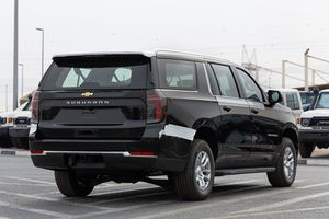 Chevrolet Suburban LS 2WD 2025, el SUV Familiar Grande Más Vendido - Product Image 2