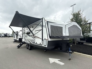 CLEAN Nouveau 2022 Foorest River Rockwood Roo 235S - Product Image 2