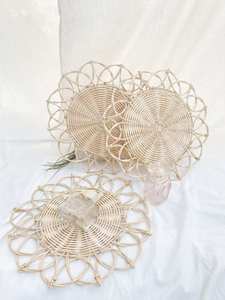 Geulis Napperon rond en rotin Fleur Décoration en rotin Napperon rond en rotin fabriqué au Vietnam - Product Image 3