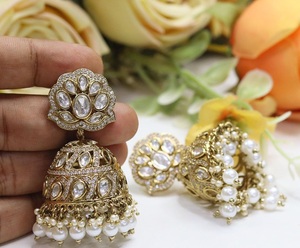 Pendientes con aspecto de piedras y acabado Dorado de la mejor calidad para mujer y niña, Colección moderna para fiesta - Product Image 1