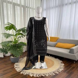 Conjunto de traje de lujo para mujer Foux Georgette Kurti con lentejuelas + trabajo de espejo, pantalón de cintura elástica y Dupatta pesado para uso festivo - Product Image 4