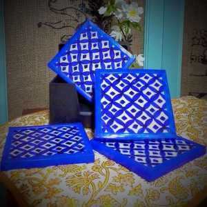 ชุดจานรองแก้วไม้ลายทางทรงสี่เหลี่ยมสไตล์อินเดียคลาสสิก - Product Image 3