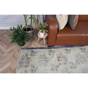 Tapis vintage 5,3 x 7,4 pieds, tapis turc à bordure blanche en laine - Product Image 3