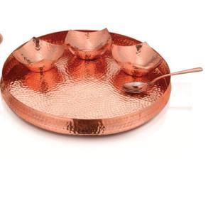 Service de table traditionnel de luxe élégant en acier inoxydable et cuivre martelé, comprenant des assiettes Thali et de la vaisselle en verre - Product Image 6