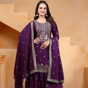 Traje Sharara de Crepé Natural con Bordado de Diseñador y Trabajo de Lentejuelas Bordadas - Product Image 1