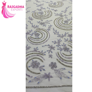 Tissu en soie indien fait main avec broderie de fleurs en maille de dentelle perlée pour la décoration intérieure et l'artisanat perlé à la main - Product Image 2