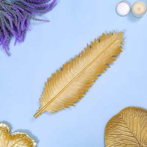 Plateau décoratif élégant en forme de feuille en aluminium doré Plateau d'accent design en plumes pour la maison Plateau de table en cadeau-quantité minimale de commande 100 pièces - Product Image 4