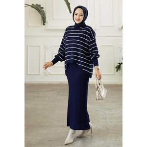 Ensemble 2 pièces bleu marine à rayures fines taille XS ensemble short coupe ajustée pour l'été haut et short au-dessus du genou - Product Image 2