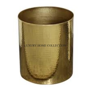 Attractive Vintage-style Metal Waste <b>Bin</b> <b>with</b> Premium Detailing for Enhancing the Decor of Any Room or Environment - Product Image 1