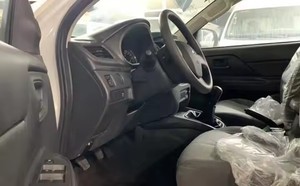 Mitsubishi L200 Usada, Volante a la Izquierda, 5 Asientos, Camioneta - Product Image 3