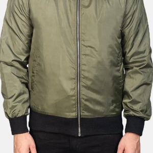 แจ็คเก็ตบอมเบอร์สีเขียวมะกอกแบบคลาสสิกสำหรับทุกเพศ คุณภาพพรีเมียม เหมาะสำหรับฤดูหนาว สไตล์ลำลองในเมือง แต่งขอบผ้าขนสัตว์ - Product Image 4