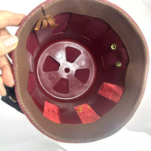 หมวกเฟซชรินเนอร์คุณภาพสูง สีแดงเลือดหมู หมวกเมสันสั่งทำพิเศษ พร้อมพู่ประดับเพชร ขายดีที่สุด เหมาะสำหรับกิจกรรมกลางแจ้ง ชายหาด กีฬา ท่องเที่ยว สไตล์ลำลอง - Product Image 6