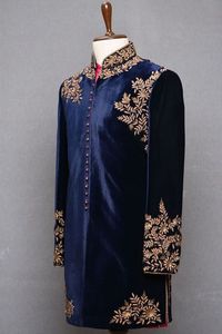 Motif de broderie à la main sur une belle robe sherwani et pantalon bleu avec perles de verre cristal embellies, pierre de verre, dabka work @ 2024 - Product Image 2