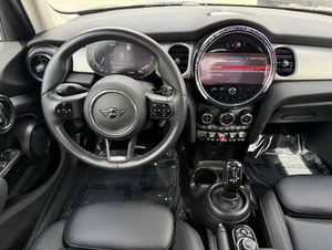 2024 M I N I Hardtop Cooper S Vehículo de lujo usado con dirección izquierda Asientos de cuero Cámara trasera - Product Image 4