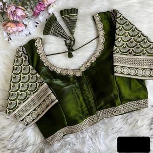 Chemisier en soie à filet brodé de créateur Lehenga Choli Vêtements de fête pour femmes indiennes Vêtements traditionnels indiens et pakistanais Saree - Product Image 1