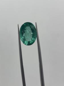 Corte ovalado de grado premium de calidad muy fina de 3,96 quilates para la fabricación de joyas Esmeralda zambiana natural sin tratar y sin calentar - Product Image 3